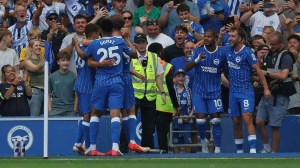 Sin Dibu Martínez, Aston Villa sufrió una dura goleada ante Brighton en el inicio de la Premier League