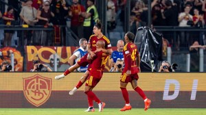 Dybala fue figura en la goleada de Roma sobre Fiorentina, en el debut de Mastantuono