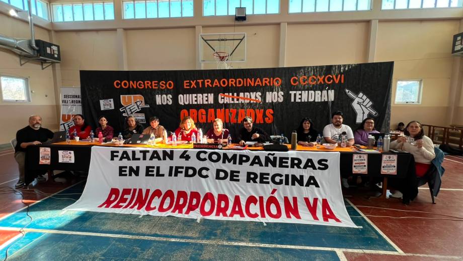 Mas de 230 docentes se convocaron en Regina con diferentes temas a tratar.