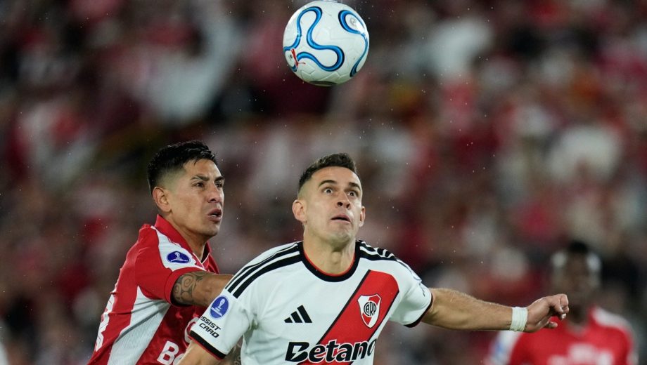 Rafael Santos Borré sería titular en River. (Foto: AP)