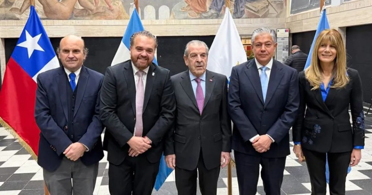 Figueroa anunció el asfaltado del paso Pichachén para 2027 en visita a Chile