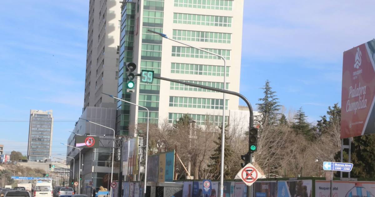 Neuquén lanza su primer corredor semafórico inteligente con IA