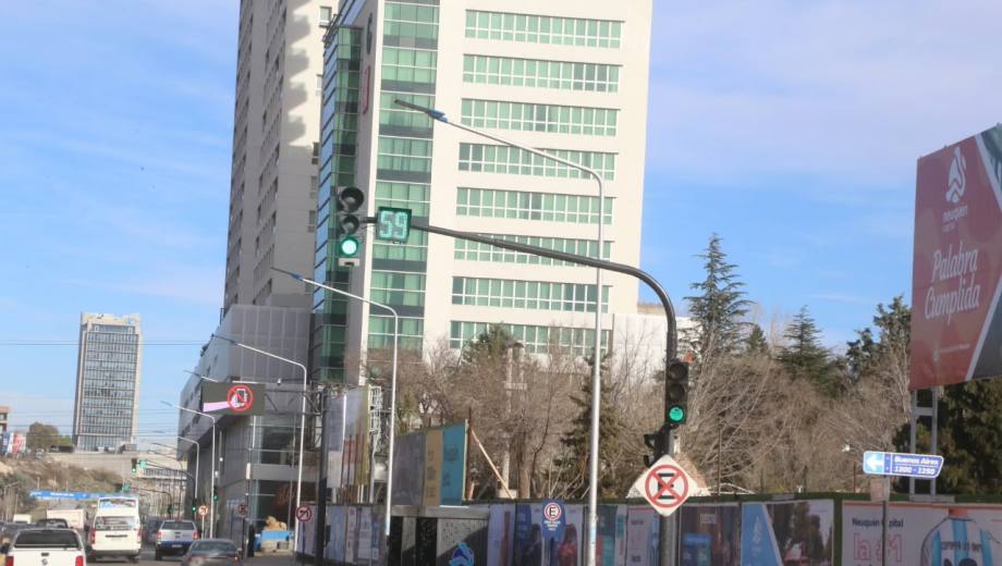 Semáforos con IA: así funciona el primer corredor inteligente de Neuquén