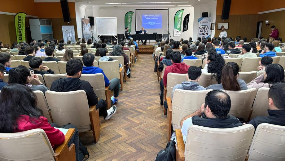 El curso se dicta en el Auditorio del Sindicato de Luz y Fuerza de Cipolletti. Foto: gentileza. 