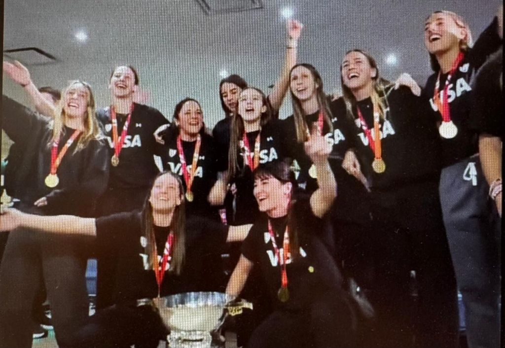 La Copa del Mundo está en casa: Las Leonas, de fiesta en su llegada a Ezeiza