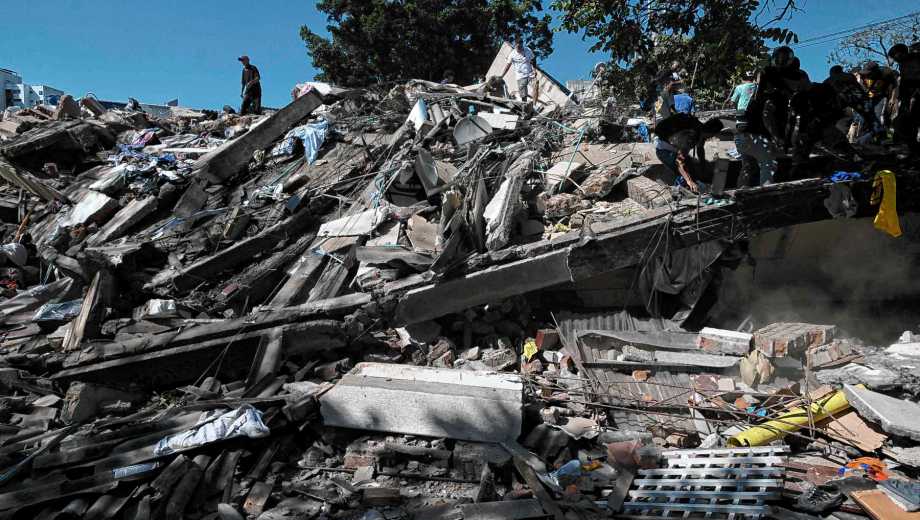 colombia terremoto Colombia and neighboring Latin American countries on August 10, 2026, with medical teams rushing to help victims after buildings were damaged or collapsed in several cities. The Colombian geological service and its American counterpart USGS put the magnitude at 7.4, with an epicenter 100 km (60 miles) underground in the west of the country. Colombia had initially put it at 6.6. (Photo by JOAQUIN SARMIENTO / AFP)