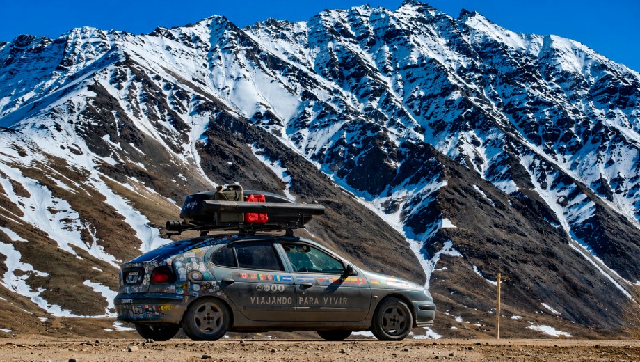 Un viaje que hoy ya suma ocho años, 19 países recorridos y más de 120.000 kilómetros sobre un Renault Mégane modelo 1999, al que los dueños bautizaron "Megancete".