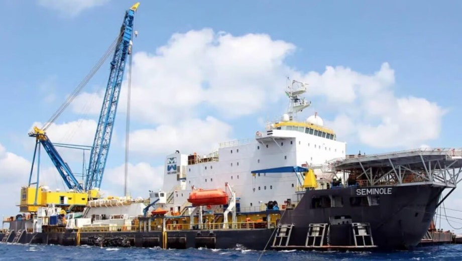 El Seminole será el encargado de instalar la tubería submarina que conectará la terminal terrestre de Punta Colorada con las monoboyas de carga. Foto gentileza.