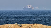 Imagen de Donald Trump anticipa un acuerdo inminente para reabrir el Estrecho de Ormuz: el petróleo frena su escalada a US$80