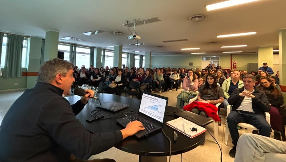 El ministro Thalasselis encabezó hoy la capacitación en Bariloche. Foto: Gentileza