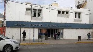 Cuál es el estado de salud de la mujer que fue atacada por su pareja con un hacha en Aluminé