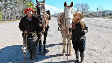 Cinco días a caballo para llegar a Ceferino: una peregrinación hecha de fe, promesas y tradición