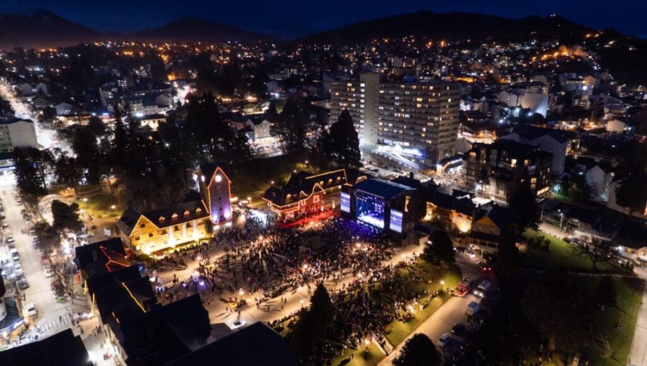 Comienzan los preparativos para una nueva edición de la Fiesta Nacional de la Nieve en Bariloche. 