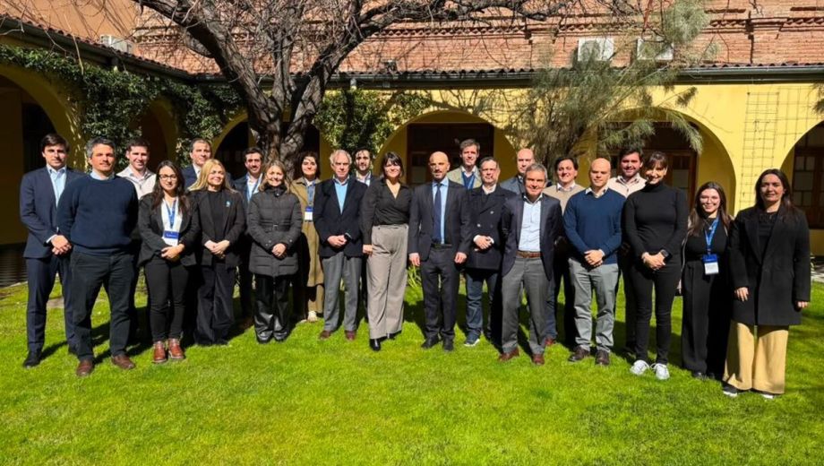 La comitiva de AmCham Argentina recorrió instalaciones de Pan American Energy y Vista y mantuvo reuniones con autoridades provinciales y municipales durante su visita a Neuquén. Foto gentileza.