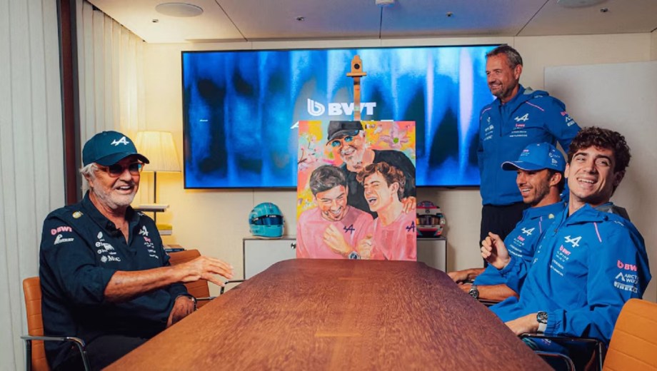 El video contó con la participación de Colapinto, su compañero Gasly, Briatore y Nielsen.