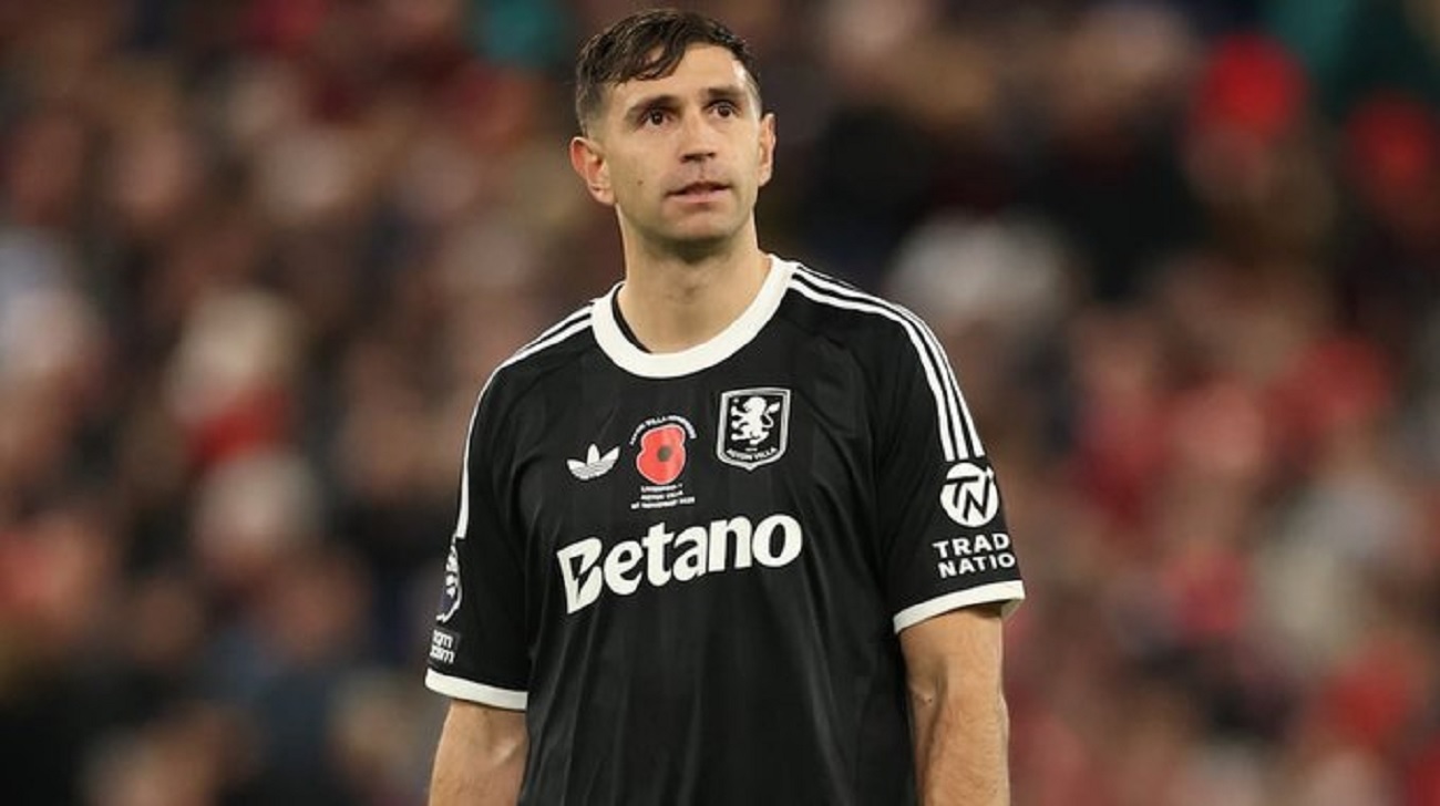 Dibu Martínez aún sin definir su futuro en el Aston Villa