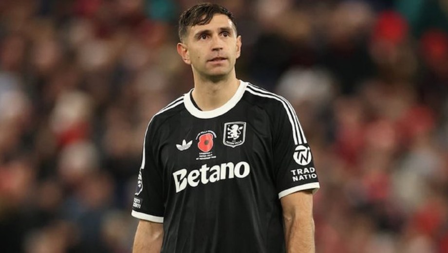 Dibu Martínez no cerró su llegada a Juventus y buscará definir su futuro en los próximos días.