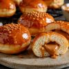 Imagen de Donas rellenas y bañadas en caramelo: una receta irresistible para la merienda