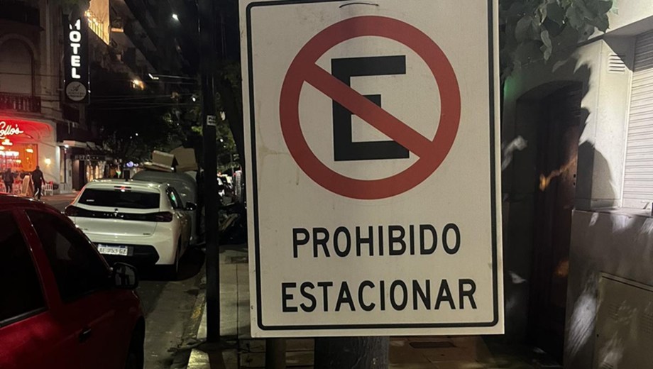 Se enojó porque le taparon el garaje y le disparó a un joven en Cipolletti: seguirá detenido con prisión domiciliaria y tobillera 
