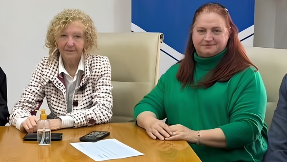 Ex titular de la ANMAT, Nélida Bisio, y de la ex directora del Instituto Nacional de Medicamentos (INAME), Gabriela Mantecón.