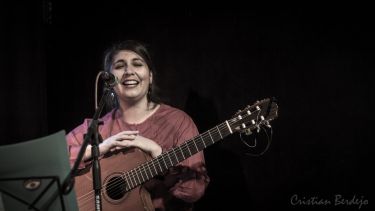 Gabriela y “Madre Tierra”, la voz que le canta a sus raíces patagónicas