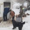 Imagen de Neuquén: un hombre de 80 años quedó aislado por la nieve y debieron rescatarlo para que siguiera su tratamiento
