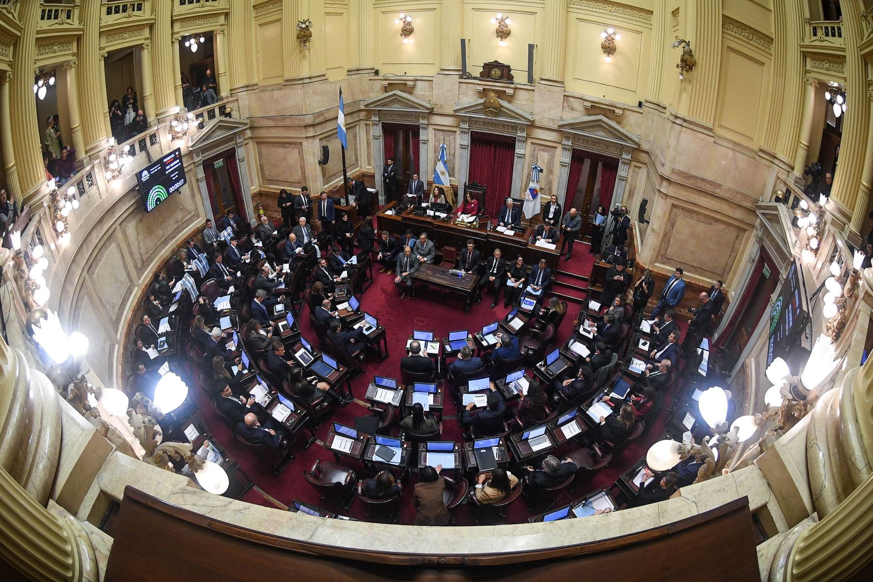 Senado vota cambios en desalojo y manejo del fuego sin Ley de Tierras