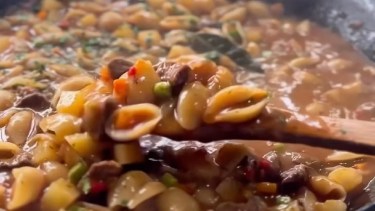 Guiso de fideos anti frío: fácil, rico y muy rendidor