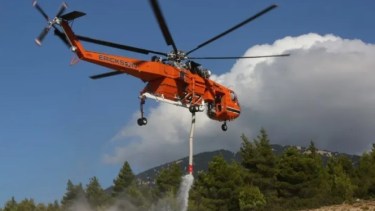 Dos muertos por el choque de dos helicópteros que combatían un incendio en Grecia