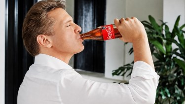 Luis Miguel vuelve a Coca-Cola después de 35 años: protagoniza la campaña por los 100 años de la marca en México