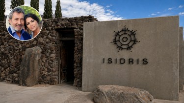 Así es Isidris, el exclusivo restaurante de Pamela David y Daniel Vila en Mendoza que sorprende con su arquitectura entre montañas