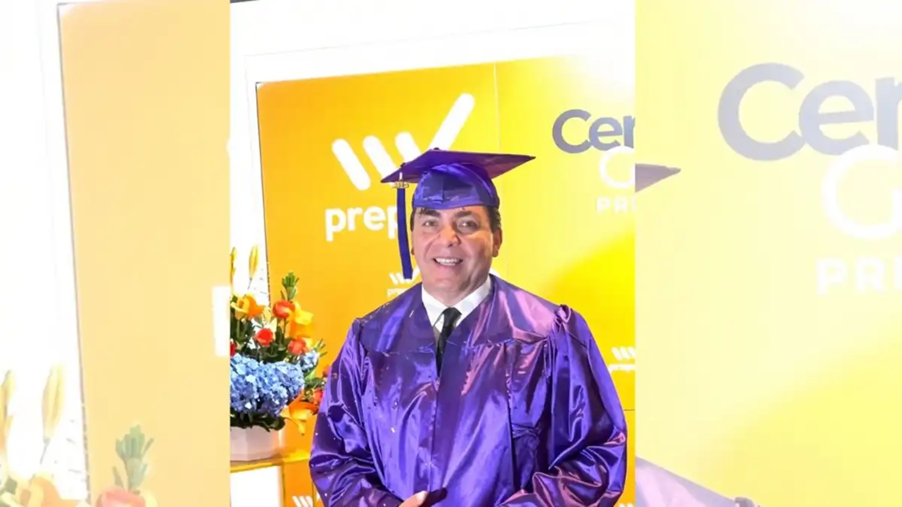 Cristian Castro finaliza el secundario a los 51 años junto a su madre Verónica
