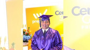 Cristian Castro se graduó del secundario a los 51 años: la emoción y la preocupación por la salud de Verónica Castro