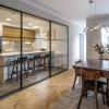 Imagen de Ni cocina abierta ni cerrada: la tendencia “broken-plan” que permite integrar los ambientes cuando querés