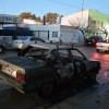 Imagen de Se incendió un auto en pleno centro de Roca y terminó destruido: el conductor logró salir a tiempo