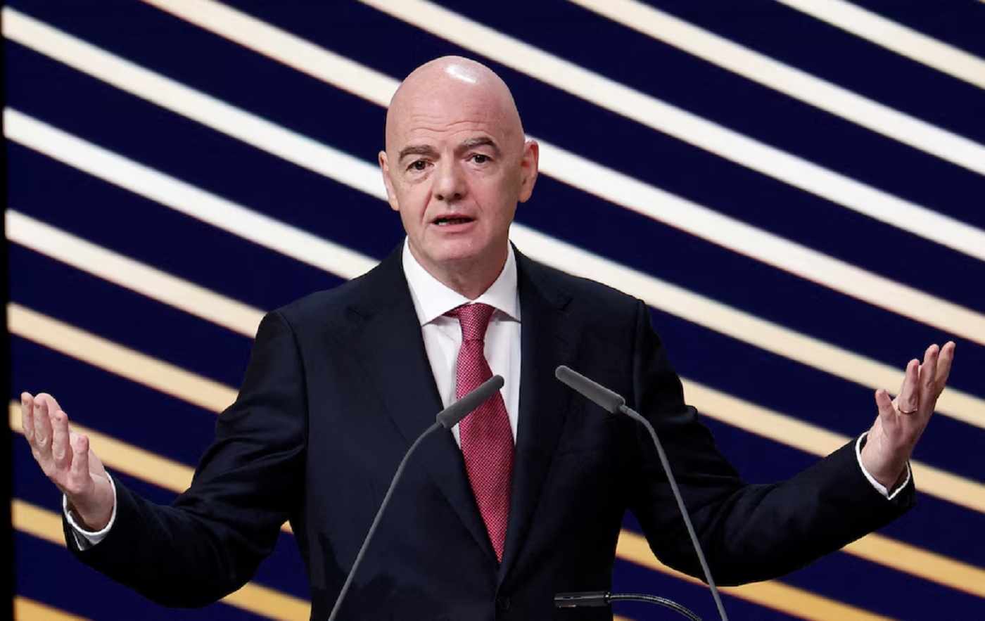 FIFA respalda a Infantino y denuncia ataques a su mandato