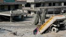 Imagen de Al menos 98 muertos y 384 turistas desaparecidos tras inundaciones repentinas en Nepal