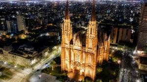 Neogótica, con torres de 112 metros y una historia que remonta al 1884: así es la catedral argentina elegida como la más linda del mundo