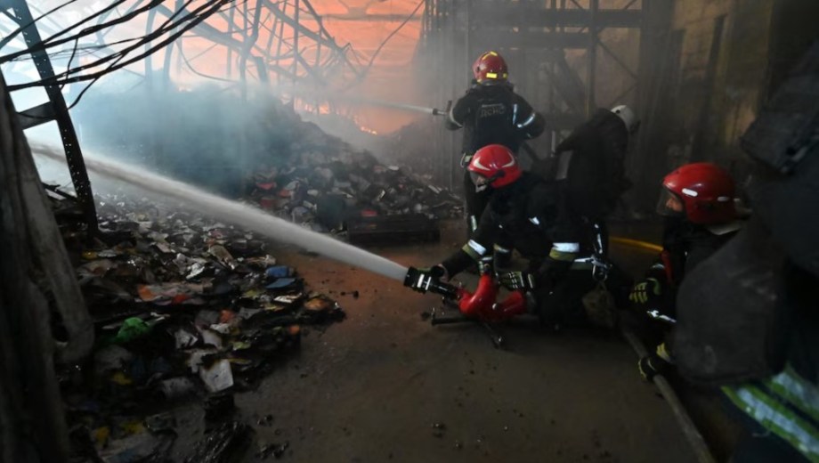 Ataque en Ucrania destruyó millones de libros. Foto: AFP.