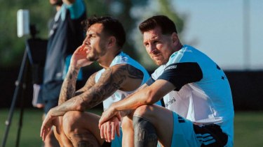 «Acompañar al capitán»: el gesto de la Selección Argentina para estar junto a Lionel Messi tras la muerte de su papá