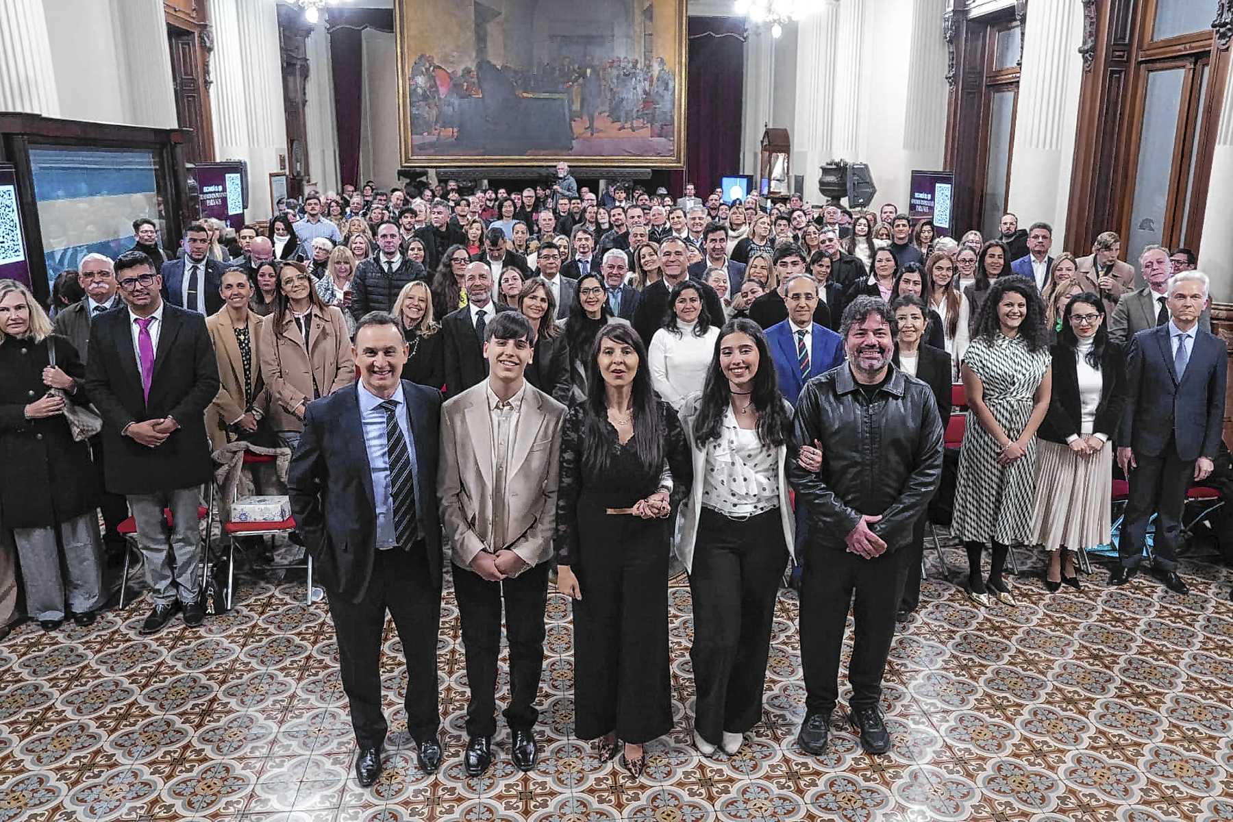 La diputada Villaverde presentó su libro "Inquebrantable" en el Congreso