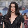 Imagen de Controversia por el look de Margaret Qualley: qué son las "barefoot sandals" de Chanel que lució en la alfombra roja