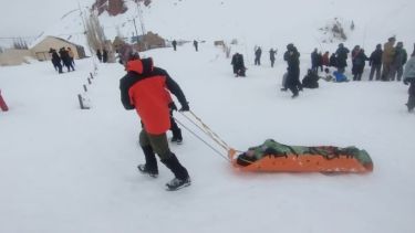 Por viento blanco y nieve, evacuaron más de 200 turistas en Mendoza  y sigue cerrado el Paso Cristo Redentor