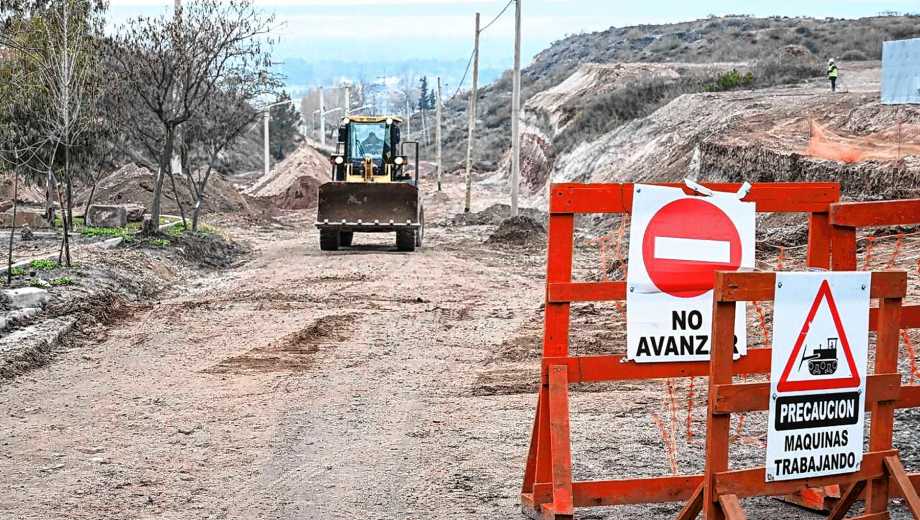 La Justicia provincial rechazó la medida cautelar que mantenía paralizada la obra de pavimentación y conectividad en la calle Mandalari. (Foto: archivo Cecilia Maletti)