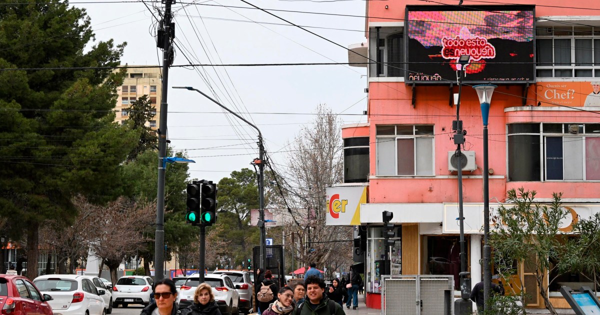 Neuquén implementa nuevas normas para pantallas LED en espacios públicos