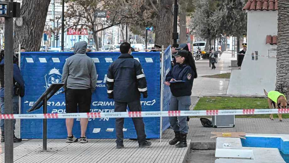 Murió un hombre en el centro de Neuquén. Foto: Emiliano Ortiz