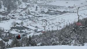 La nieve renovó las pistas del cerro Catedral: frío extremo en la montaña