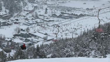 La nieve renovó las pistas del cerro Catedral: frío extremo en la montaña
