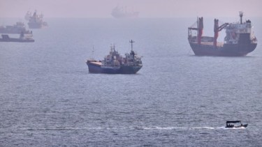 Irán dijo que acordó con Omán «coordenadas» de una ruta en Ormuz y Estados Unidos habló de negociaciones «desordenadas»