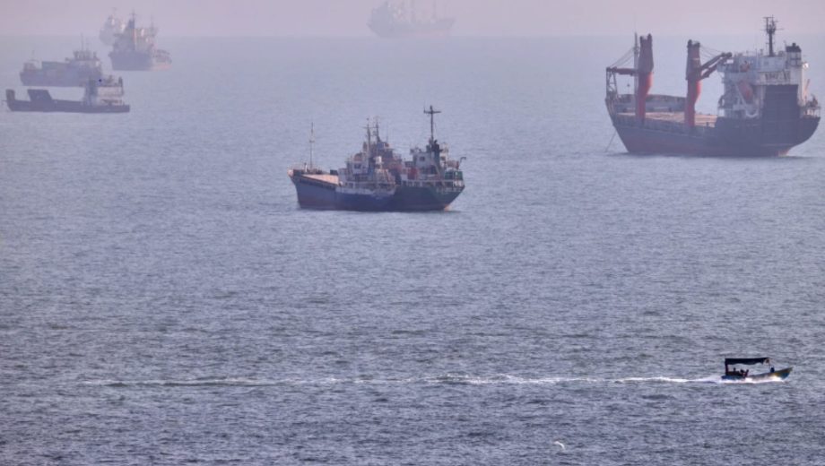 Por la guerra se redujo el tránsito en el estrecho de Ormuz. Foto. AP